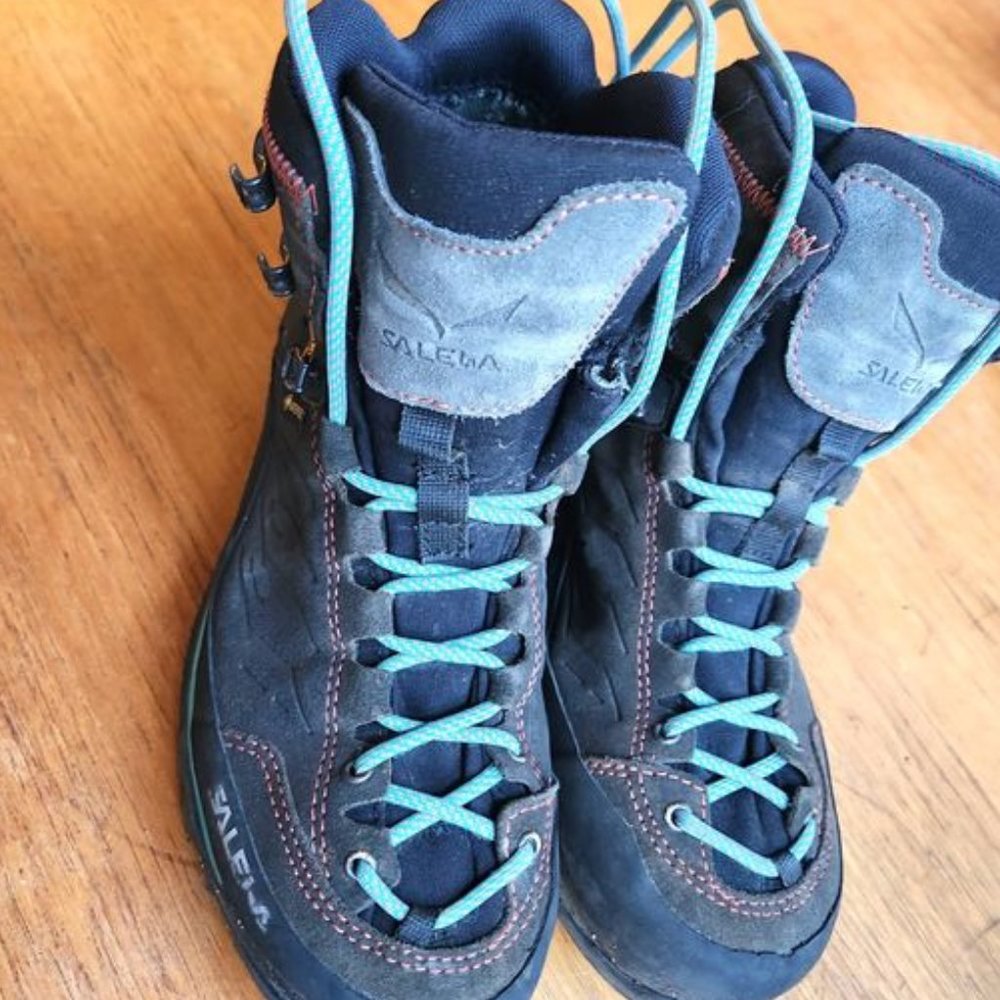 Salewa Goretex Hiking Boot -Women's size 7